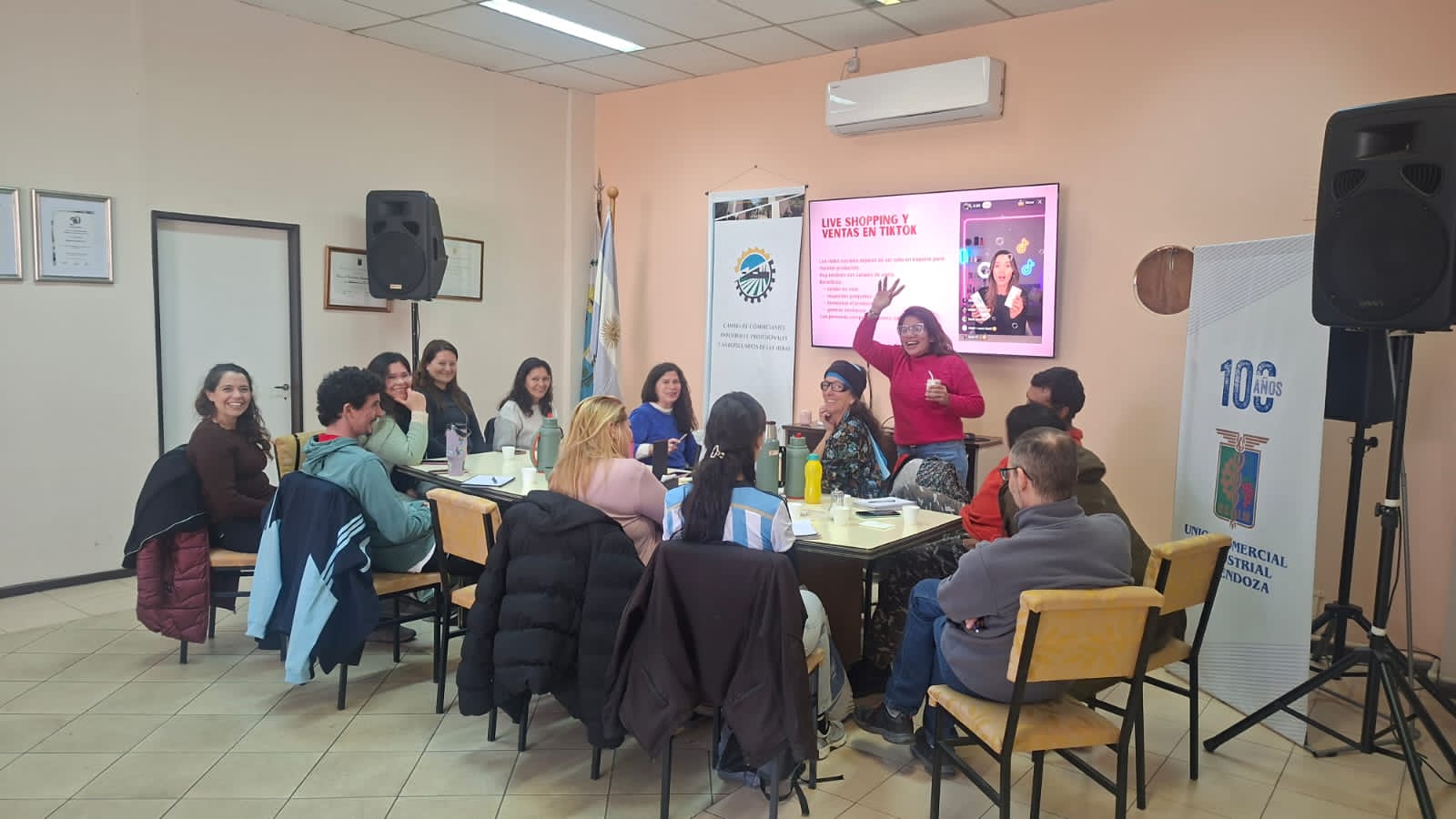 Taller práctico en el salón de la sede
